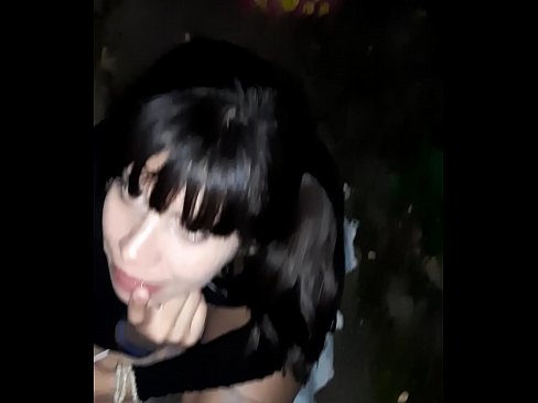 ❤️ Na rua, o pénis inchado em troca de doces Sexo de qualidade em nós ❌️❤